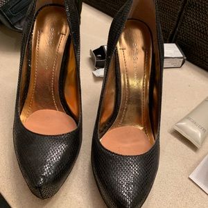 BCBG Generation Black Pumps 6.5